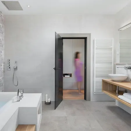 Ps Deluxe Hotel 4*